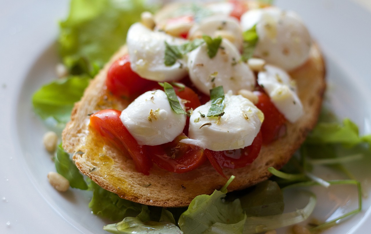 Vidusjūras diētas salāti - tomāts un siers